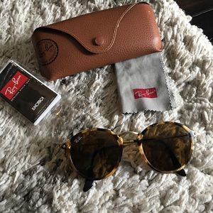 Ray-Ban Fleck Sunnies